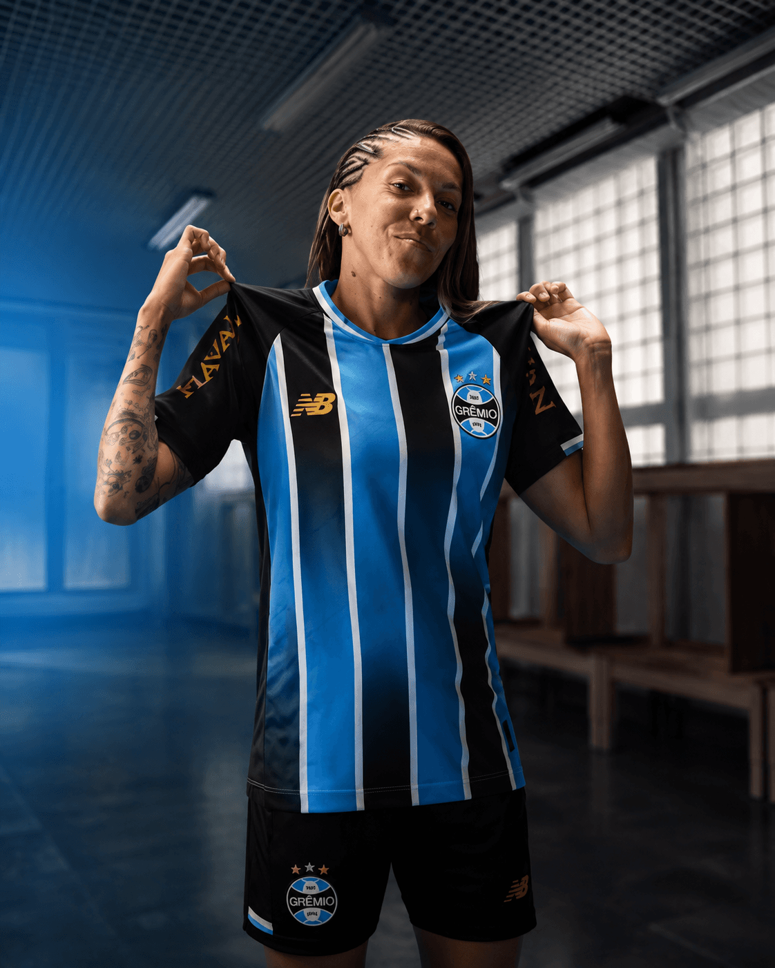 Camila Pini, Meio-campista